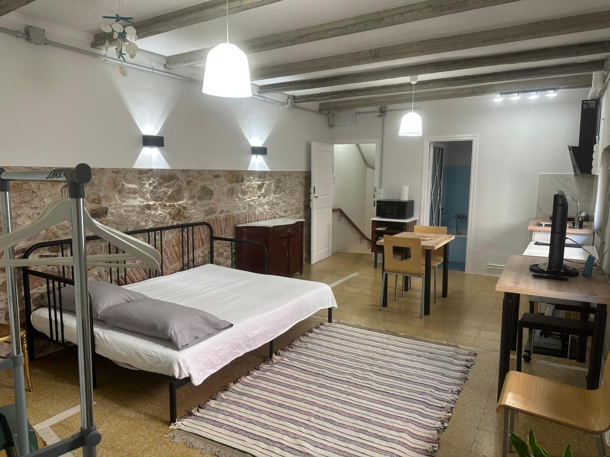 Notaria-Apartamento Y Estudio En Casco Antiguo, Al Lado De Playa, Rambla Y Monasterio, Con Acceso A Terraza Ajardinada Sant Feliu de Guíxols Exterior photo